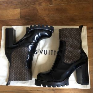 Louis Vuitton Star Trail Boots in patent leather size 40